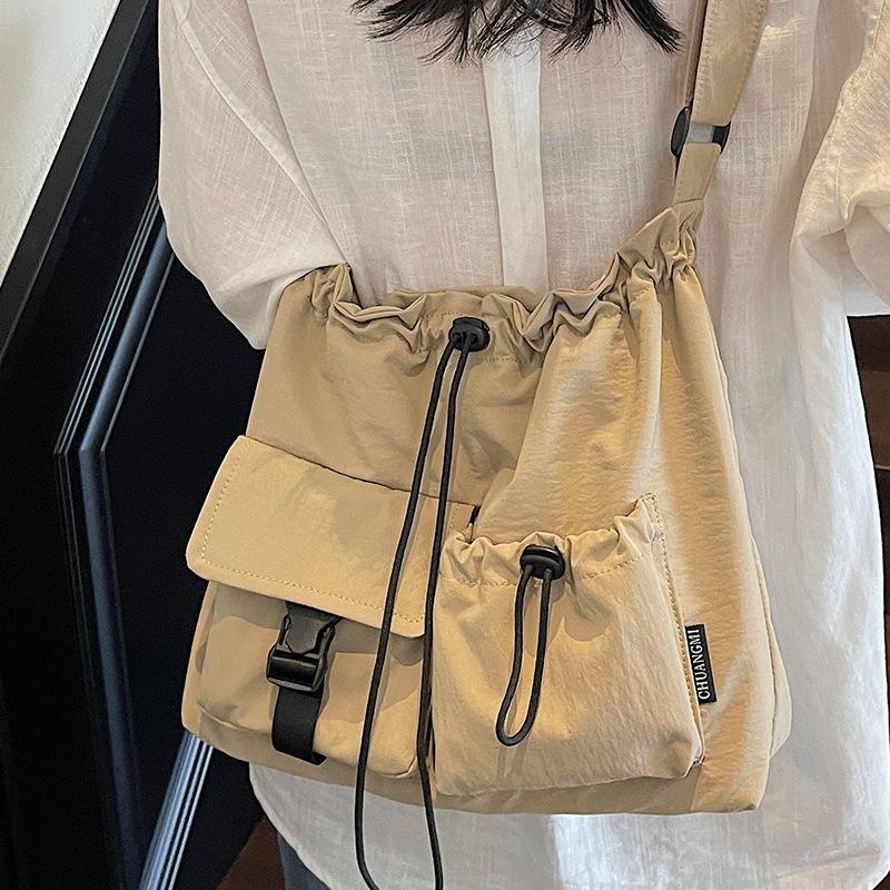 Large capacity waterproof nylon cloth drawstring shoulder bag 2025 new travel leisure fashion tote bag