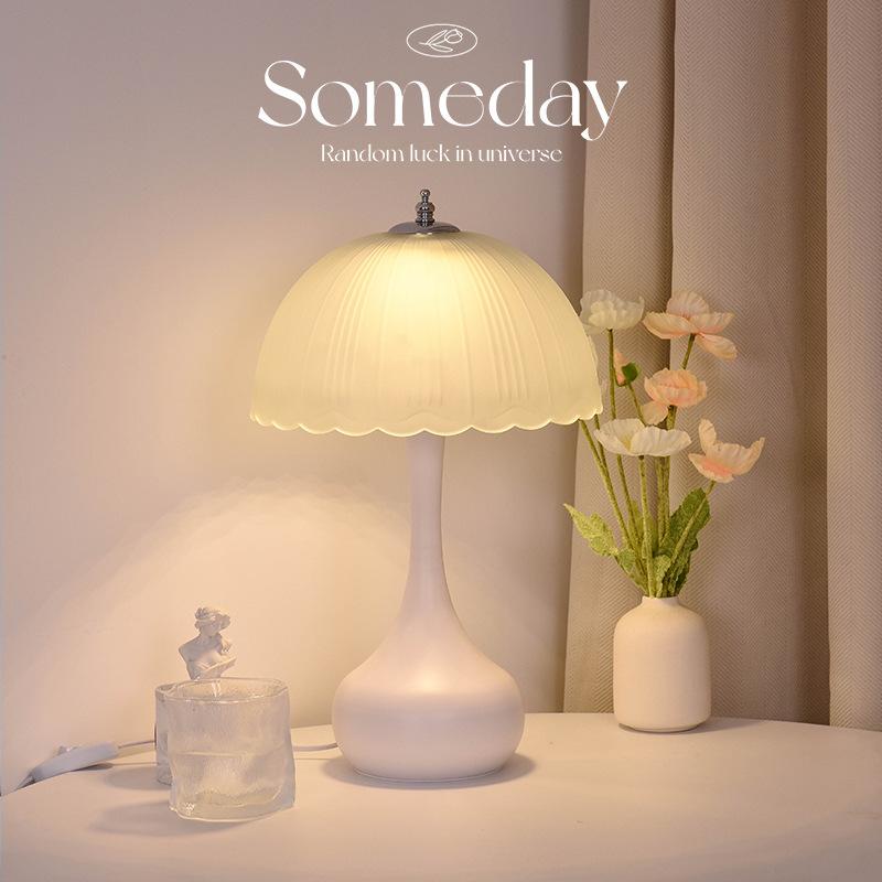 Modern Simple Petal Lampshade Bottle Table Lamp Nordic Romantic Style Bedside Study Living Room Atmosphere Desk Lamp LED Luster
