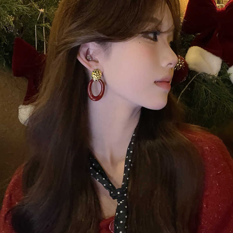 Autumn and winter Ankola red geometric earrings are super beautiful, unique and beautiful, earrings are suitable for winter earrings