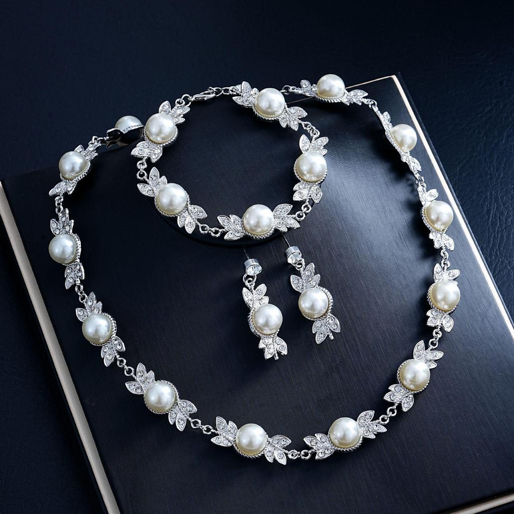 Elegant Vintage Floral Design Necklace and Earrings Set for Brides