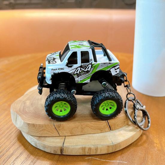 Keychain Pendant Portable Off-Road Racing Design Keyring with Metal Ring Pull-Back Toy Mini Car Keychain Toy