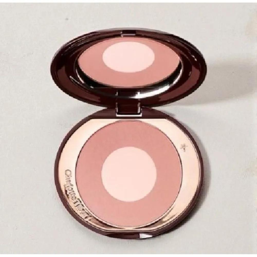Charlotte Tilbury Cheek to Chic Swish n Pop Blusher Pillow Talk