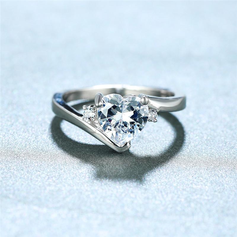 Luxury Female Green Crystal Stone Ring Classic CopperColor Thin Wedding Rings For Women Trendy Love Heart Engagement Ring