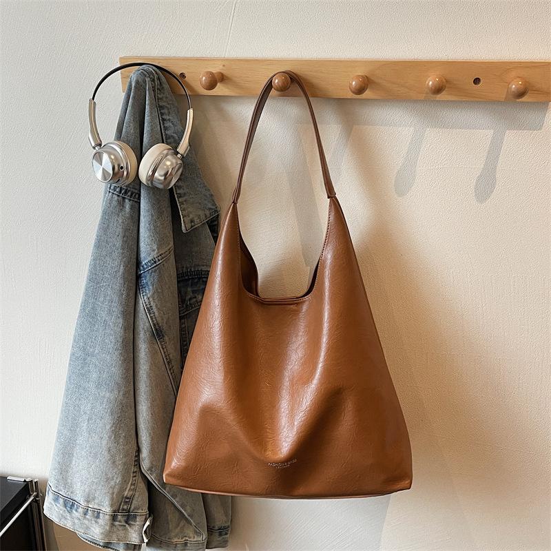 

Нишевая модная сумка-мессенджер большой вместимости женская 2025 осень новая сумка под мышку модная повседневная простая сумка-тоут коричневый