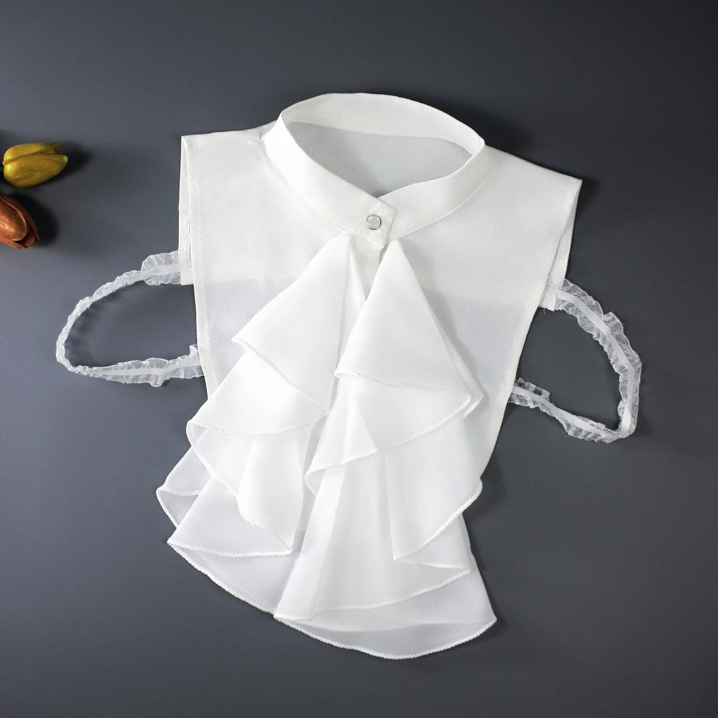1 piece of white fake collar inspired by European medieval Renaissance ruffs, serving as a bib, cravat, equestrian collar access