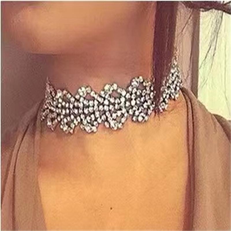 European & American Light Luxury Rhinestone Teardrop Tassel Choker Necklace for Women