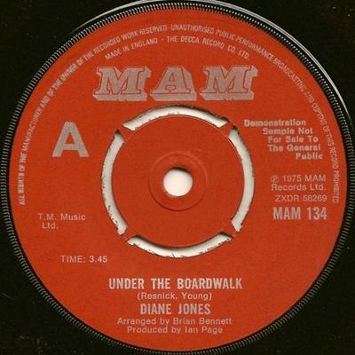 Disque 7 pouces DIANE JONES - Under The Boardwalk MAM134PROMO MAM 1975 UK Soul/Funk Occasion
