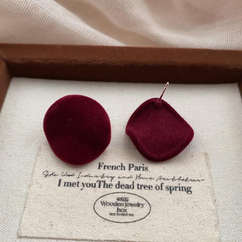 Red Simple Round Suede Stud Earrings Retro Elegant Autumn And Winter Earrings Light Luxury Niche Fashion Unique Earrings
