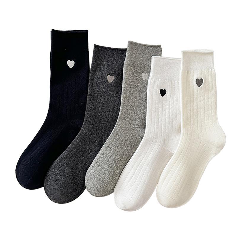 White Socks, Solid-colored Cotton Socks for Women, Mid-calf Socks for Women In Autumn and Winter, Heart-shaped Embroidered Rolled-up Socks