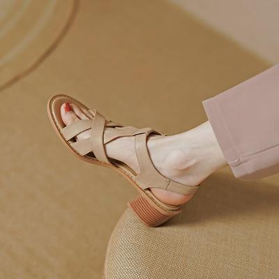 Moda Verão 2025 Sapatos Femininos Sapatos de Pele de Ovelha Sandálias Femininas de Dedo Aberto com Salto Bloco Sapatos de Salto Alto Sandálias Romanas Lisas Femininas para Mulheres