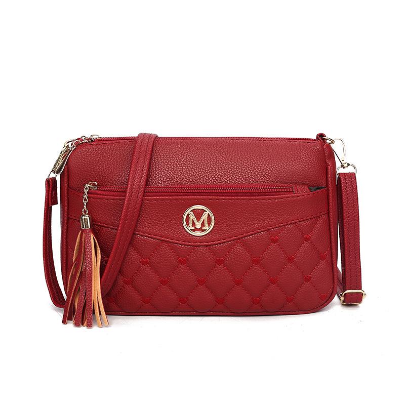 Autumn and winter new women's messenger bag fashionable versatile mobile phone bag large capacity fringed women's bag tide