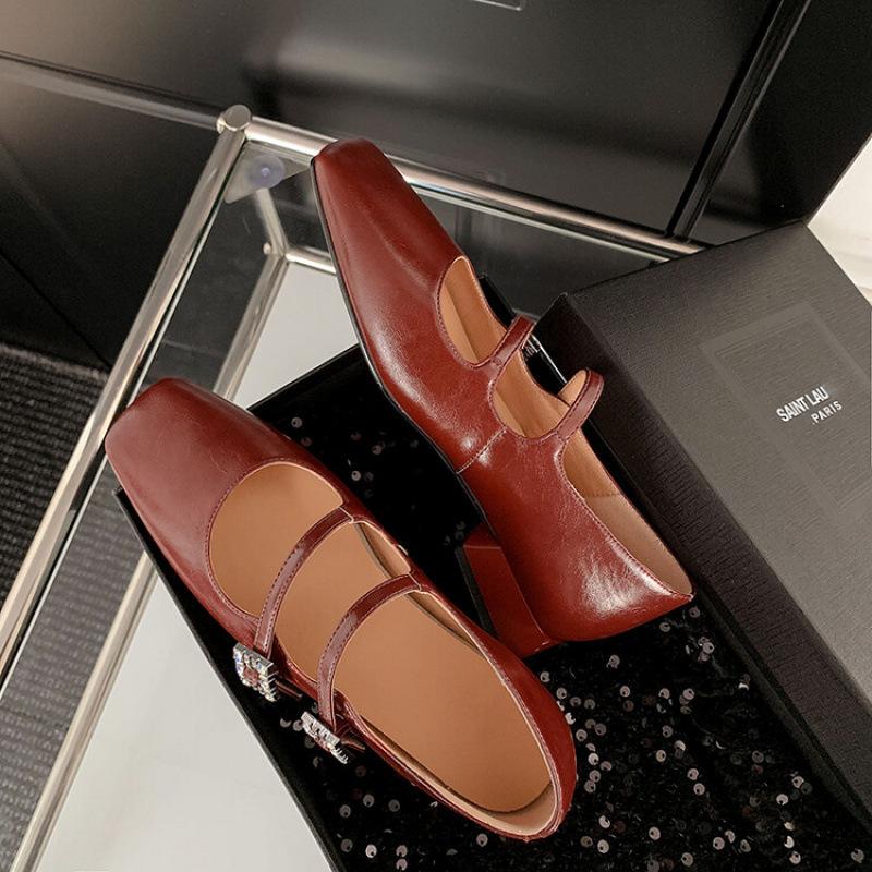 New leather fashion single shoes women's non-slip soft sole large size low heel square head buckle sheepskin women's shoes four seasons small leathe