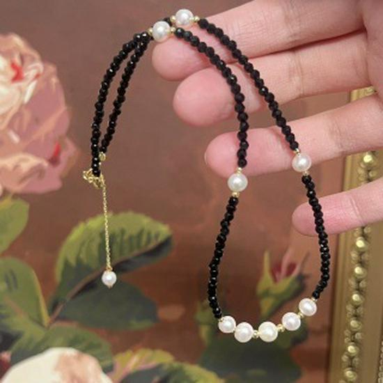 Baroque Pearl & Spinel Clavicle Necklace: Light Luxury Fashion for Trendsetters