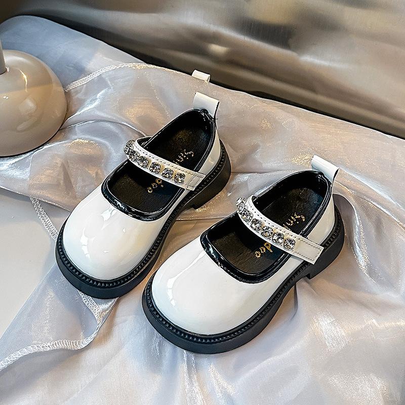 Dívčí kožené boty Černé lesklé Vystoupení Dětské baleríny Kulatá špička Měkká podrážka 2025 Nové Dívčí princeznovské boty Lesklý krystal