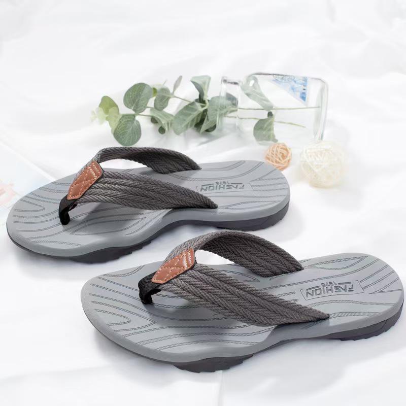 2025 Men's Trendy Non-Slip Summer Flip-Flops: Thick Sole, Cool & Casual Beach Slippers