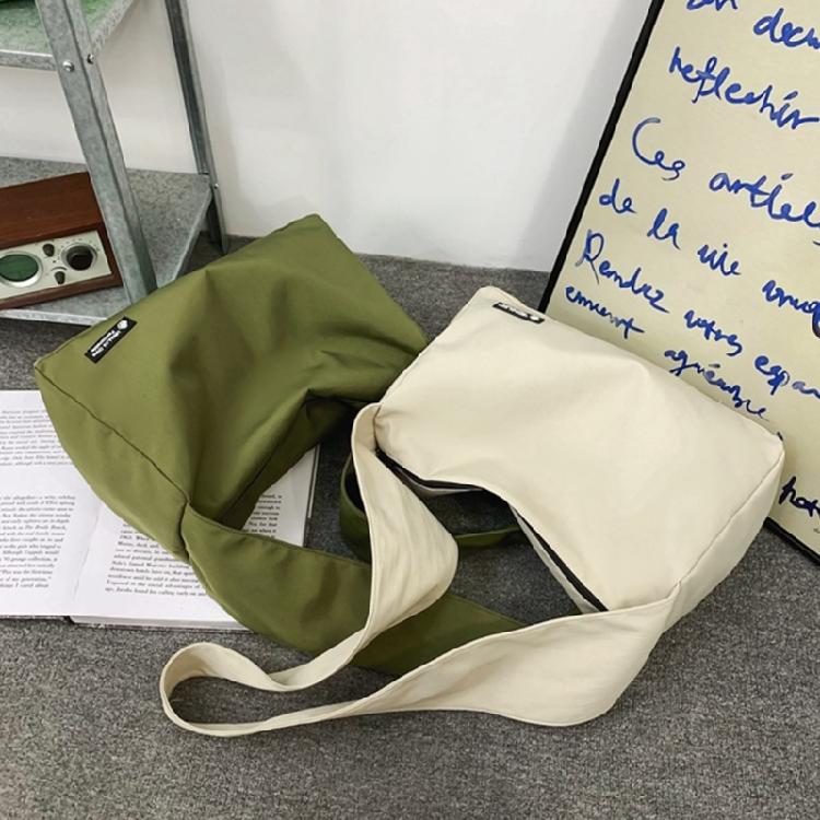 Fashionable Unisex Shoulder Bag with Ample Storage Space Casual Crossbody Bags