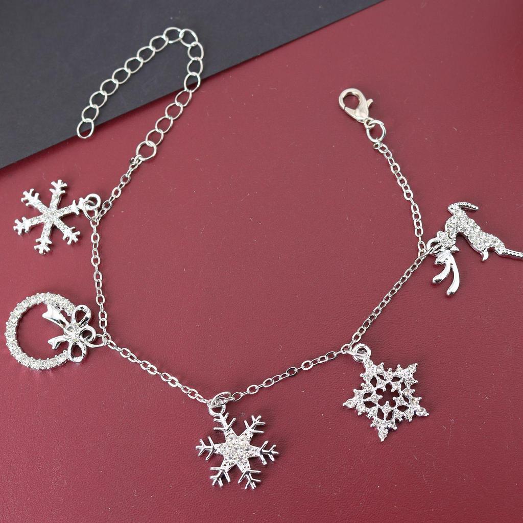 Creative European American Snowman & Santa Claus Christmas Bracelet with Bell & Wreath Pendant