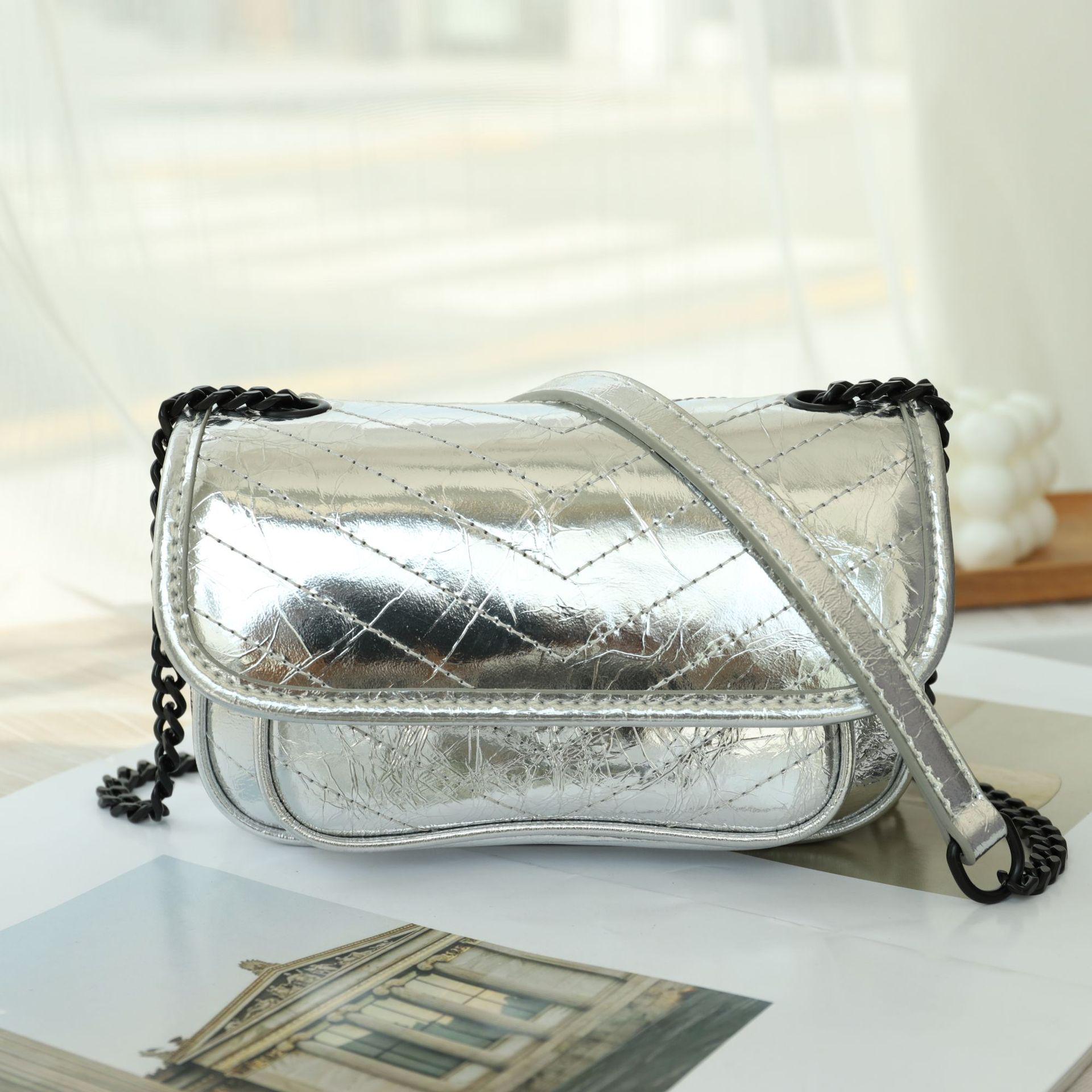 

Genuine Leather Women s Crossbody Hobo Bag 2025 – High-End Style with Chain Strap 18cm Length x 6cm Width x 12cm Height