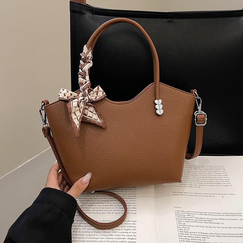 

Hand-held fashion tote bag women s Korean version of casual versatile large-capacity shoulder bag 2024 premium underarm bag коричневий