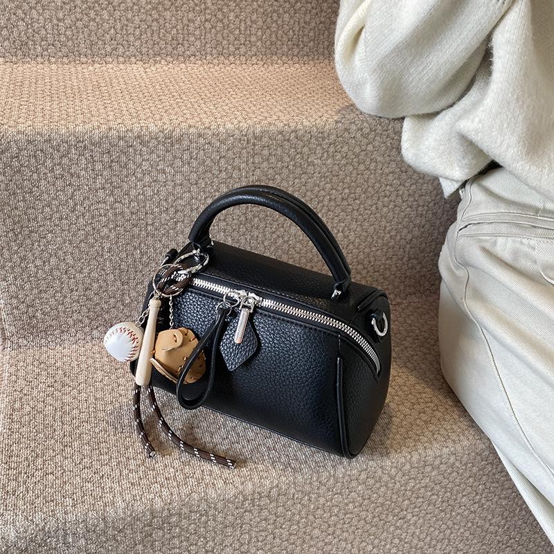 Niche Retro Foreign Style Small Bag Women's Bag 2025 New Versatile Hand Carry Small Square Bag High-end Shoulder Messenger Bag