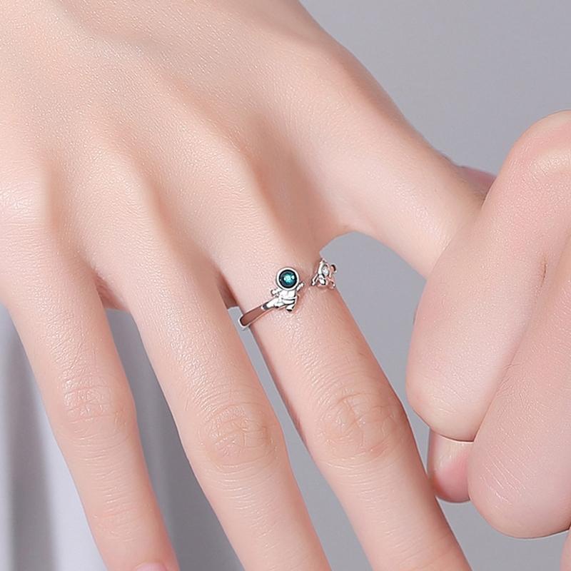 2x Exquisite Space Astronauts Planet Star Pattern Adjustable Rings for Women Girls Open Finger Rings Jewelry Birthday