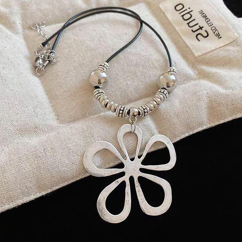 Retro Vintage Hollow Flower Charm Statement Simple Leather Cord Women Necklace Boho Jewelry