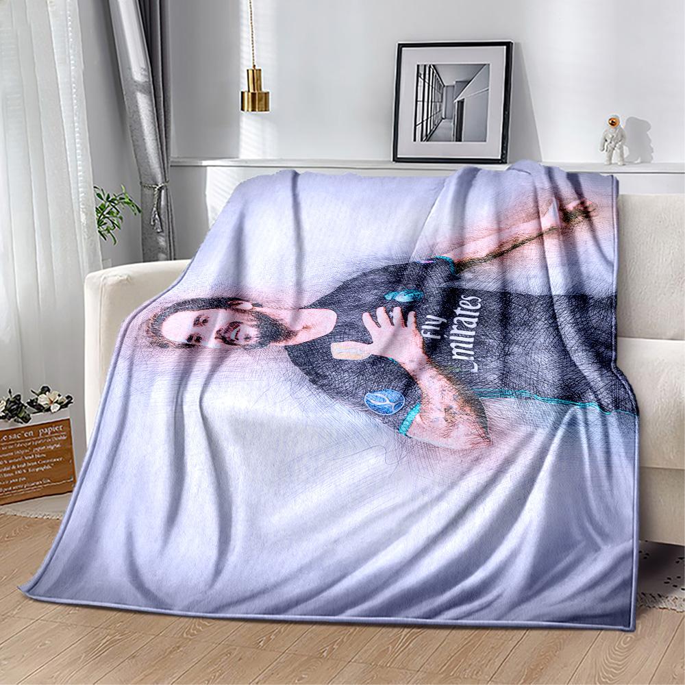 Soccer Player Action Blanket Warmthful Decor Great for Bed Livingroom Chair for All Seasons Digital Print Unique Gift for Family and Friends Camping