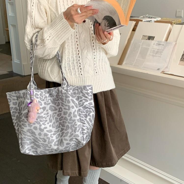 Silver Leopard Print Canvas Shoulder Bag, New Large-capacity Commuting Versatile Fashion Tote Bag, Portable Shopping Bag.
