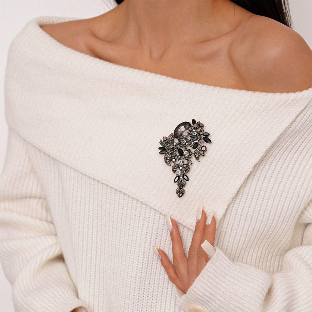 Badge Rhinestone Flowers Brooch Encrusted Flowers Suit Collar Pin  Party Dress Decoration