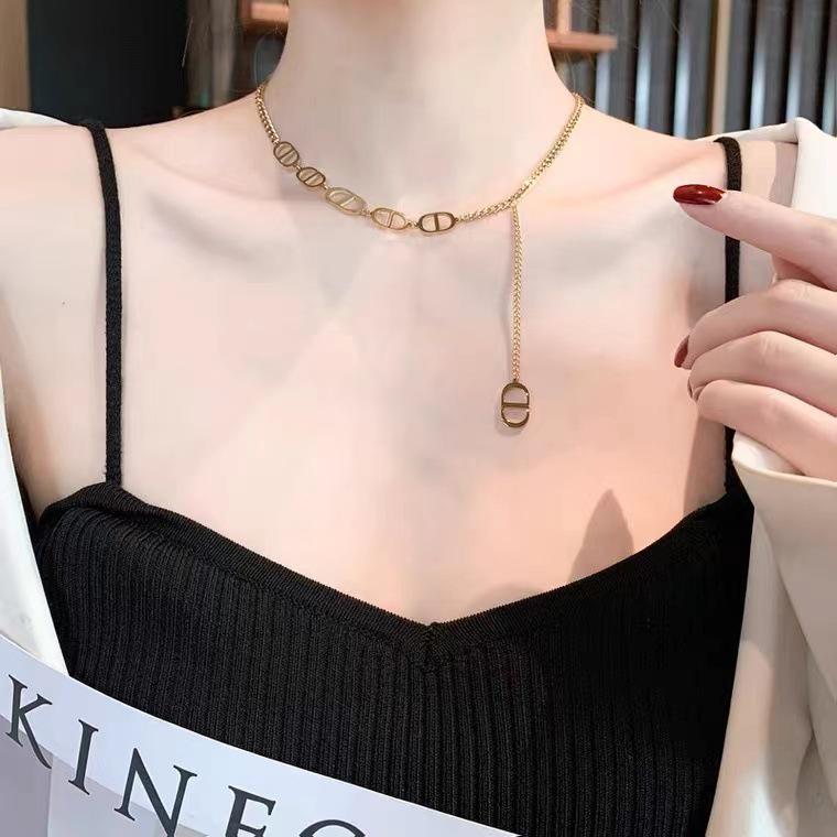 Elegant Colorfast 18K Rose Gold Necklace with Swan & Four-Leaf Clover Charm