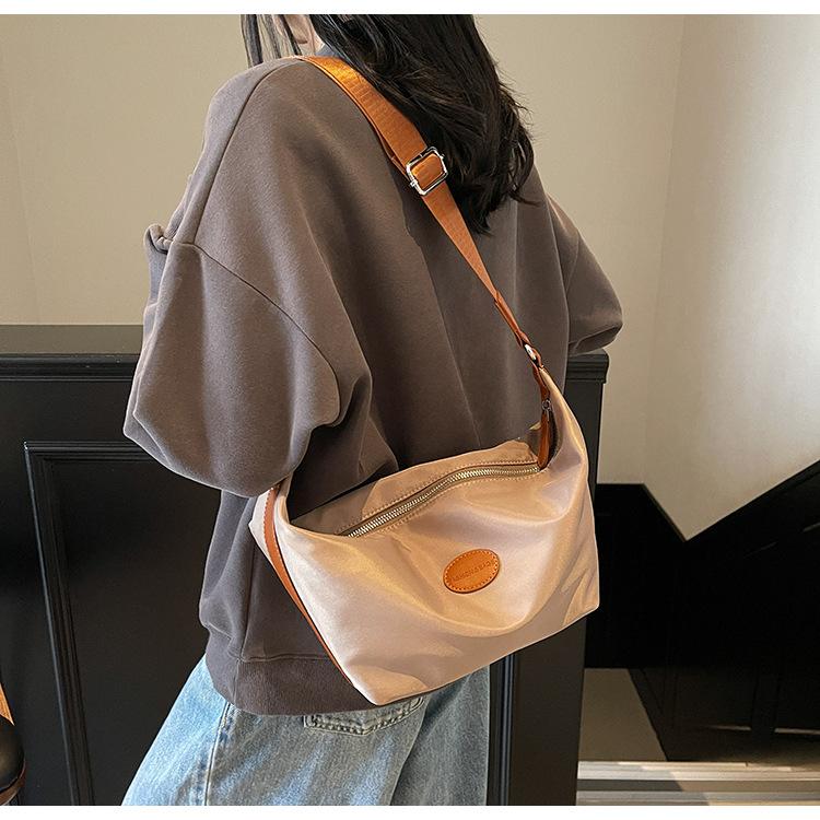 Stylish and simple Oxford cloth dumpling bag trendy texture messenger bag casual lazy shoulder bag