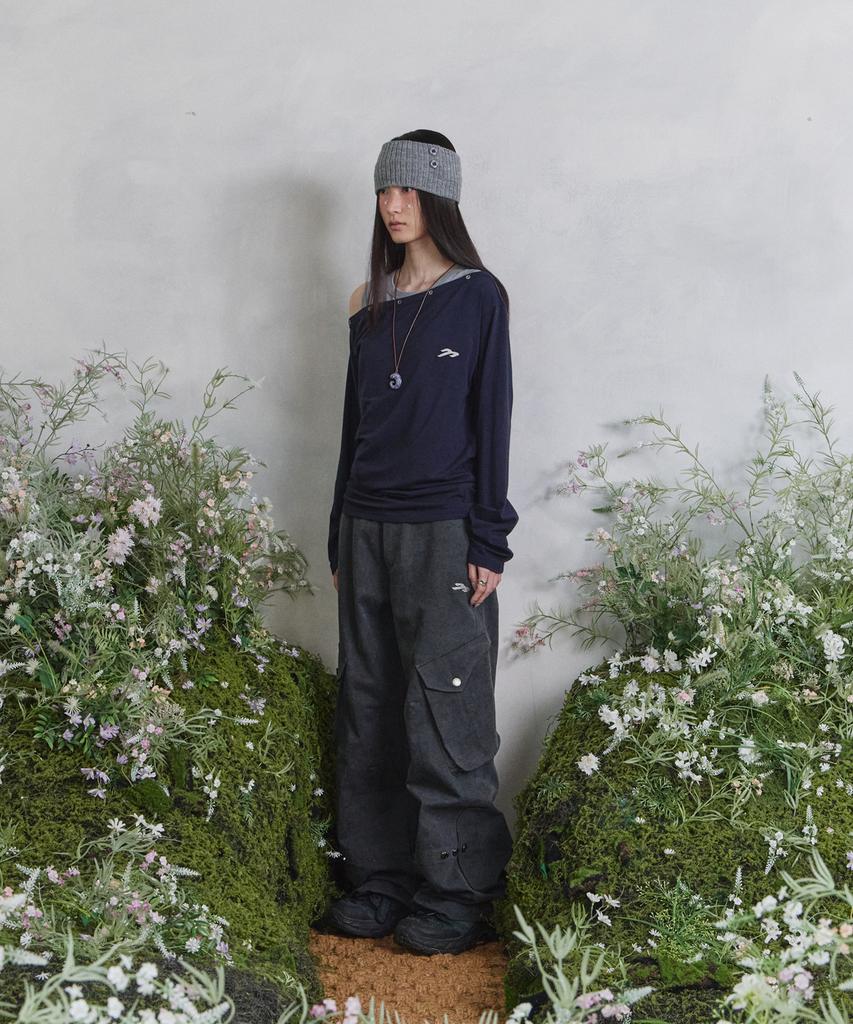 Tansanmageunesyum Songi Songi X Tansan One-Shoulder Eyelet Long Sleeve (Navy)