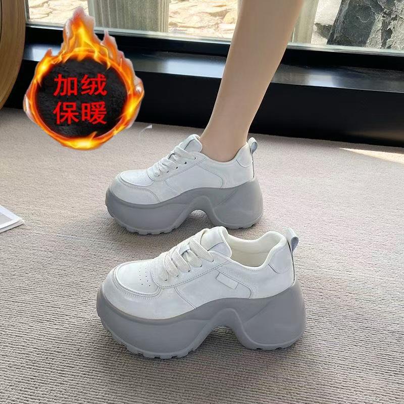 Small man increases height, platform dad shoes, women's autumn and winter versatile little white shoes with skirts, fashionable and velvet casual spor