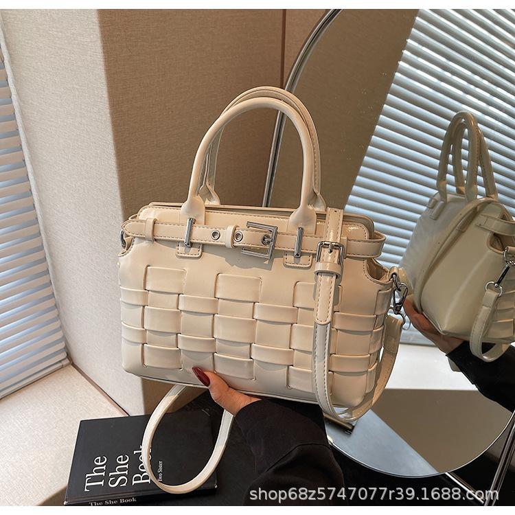 Premium retro handbag women's 2025 new woven shoulder bag commuter shoulder crossbody bucket bag