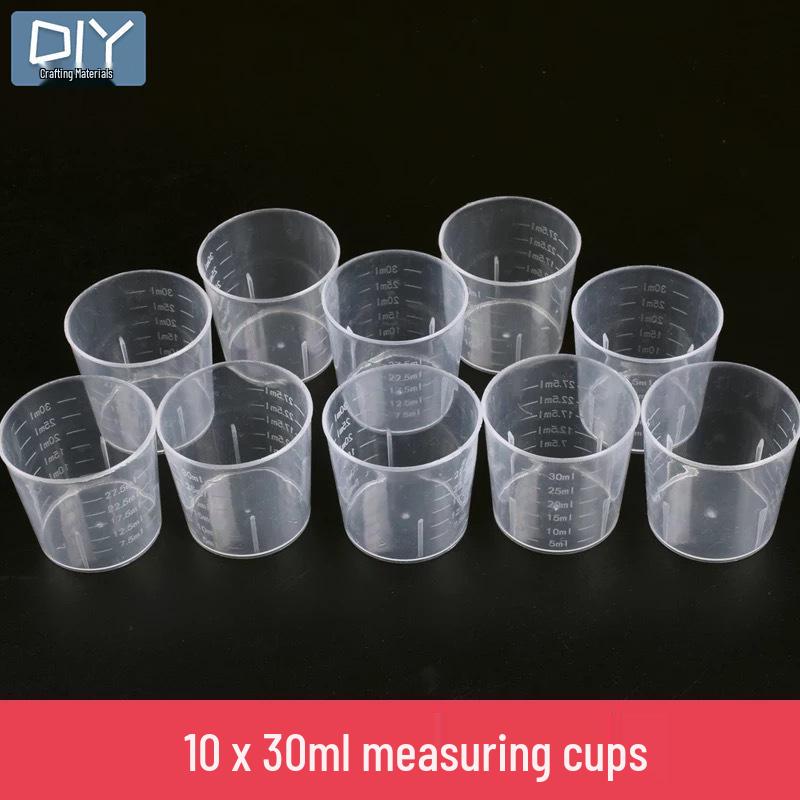 DIY Epoxid-Werkzeugset mit Handschuhen, Messbechern, Waage, Pinzetten, Tropfer, Schleifpapier, Politur und Stanze.