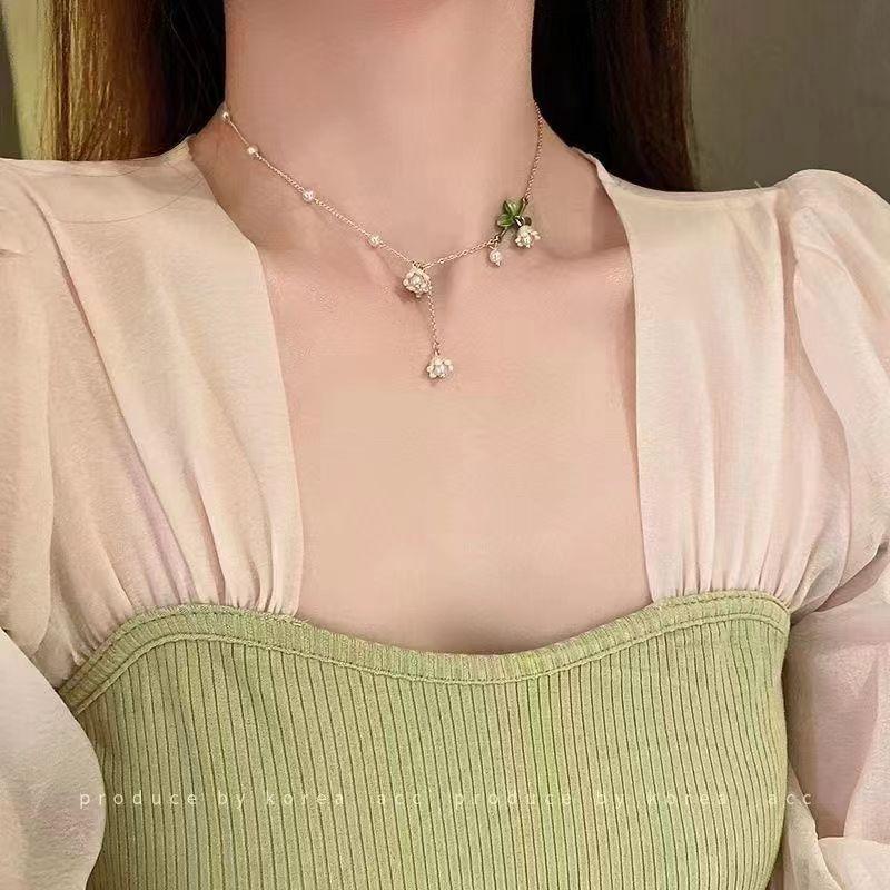 White Lily of the Valley Necklace~ Green Small Fresh Mori Pastoral Flower Clavicle Chain Year Imitation Pearl Neck