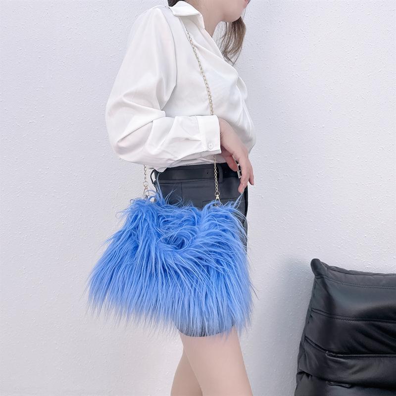 Luxus Design Kette Damen Weiche Plüsch Schultertasche Coole Kunstpelz Damen Tragetaschen Lg Haar Weibliche Pelzige Crossbody-Taschen