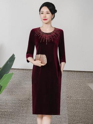 Velvet Qipao: Elegant Autumn Dress for a Youthful, Refined Look