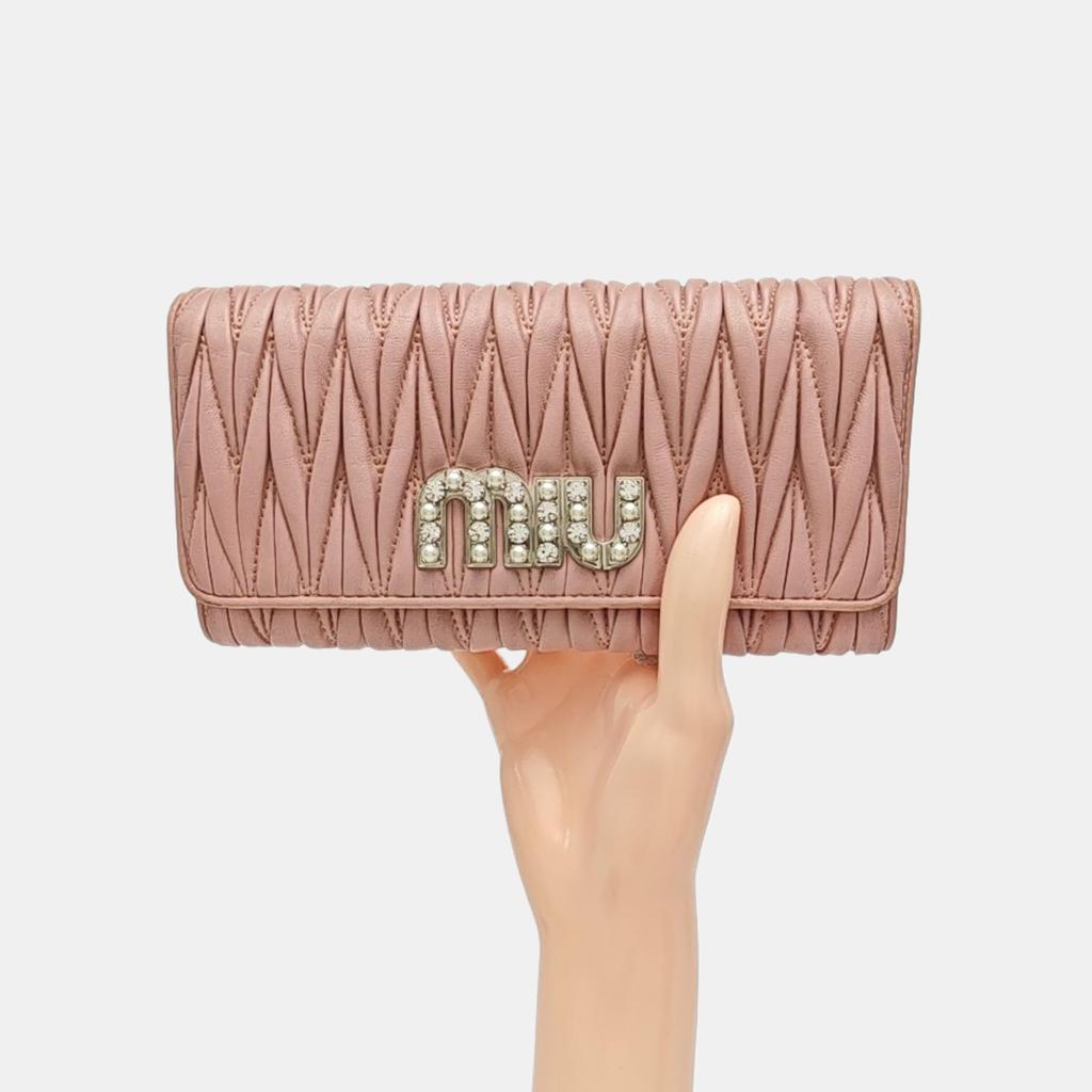[Pre-Owned] Crystal Pink Lambskin Quilted Wallet With Silver Hardware - Good #13KHV9Z