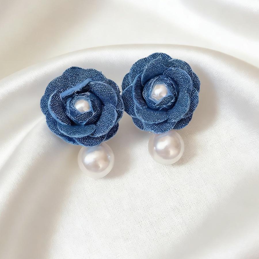European and American new earrings, geometric fabric small fragrant style inlaid pearl design flower stud earrings versatile earrings