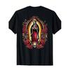 T-shirt Unisex Pura con raffigurata Santa Muerte, La Santa della Morte, con un Design Floreale Gotico Chicano. Ha un girocollo e maniche corte, rendendolo