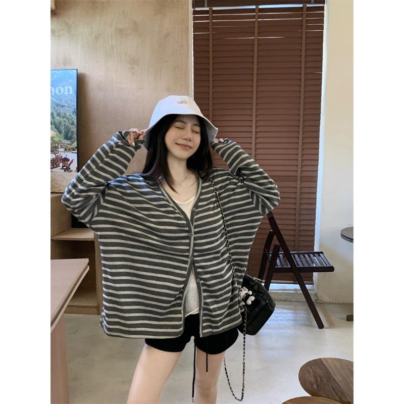 

Wear a lazy style versatile striped v-neck cardigan jacket in early autumn, femininity large size loose button top XL
