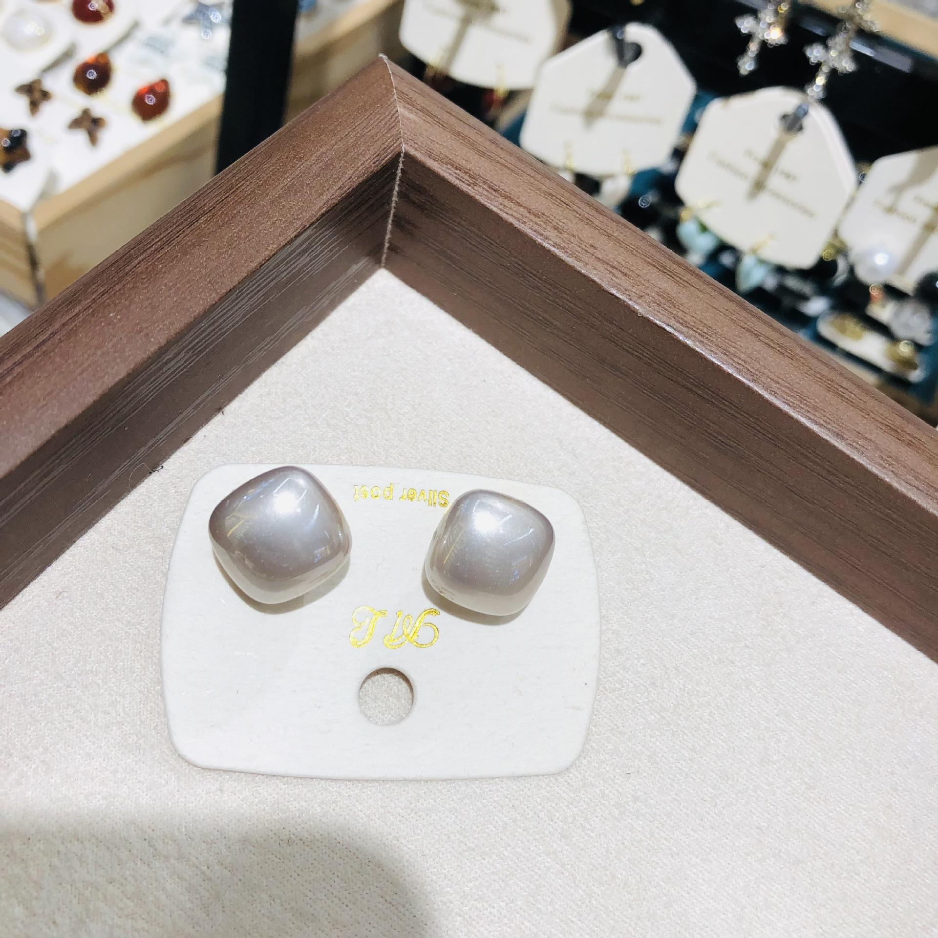 Простые и геометрические квадратные жемчужные серьги-гвоздики Женские Роскошные Элегантные Модный тренд Темперамент светло-серый