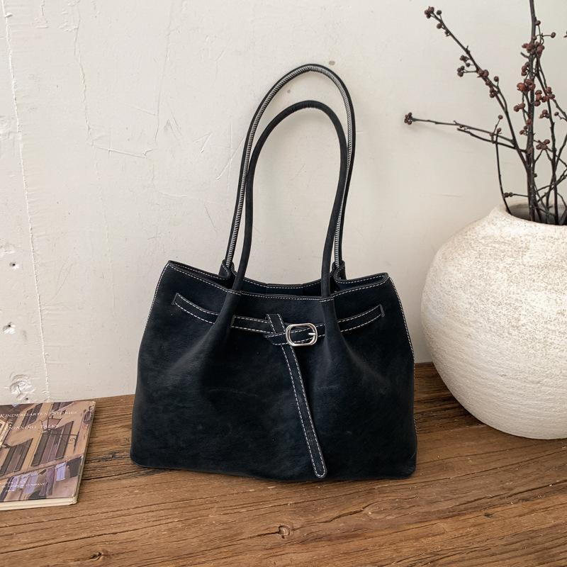 

Large-capacity niche handbag women s winter new trendy fashion high-value texture shoulder bag