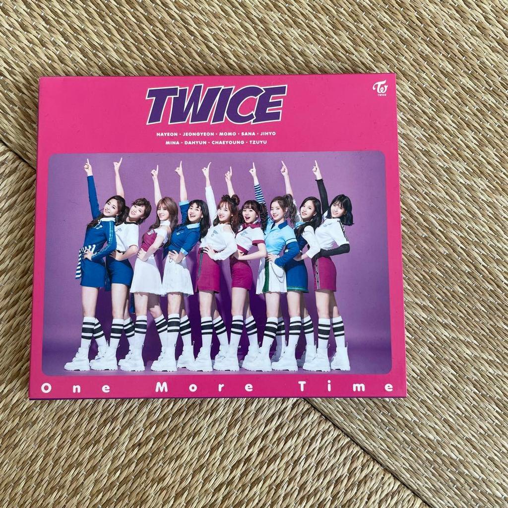 [GEBRAUCHT] TWICE CDs und Bücher