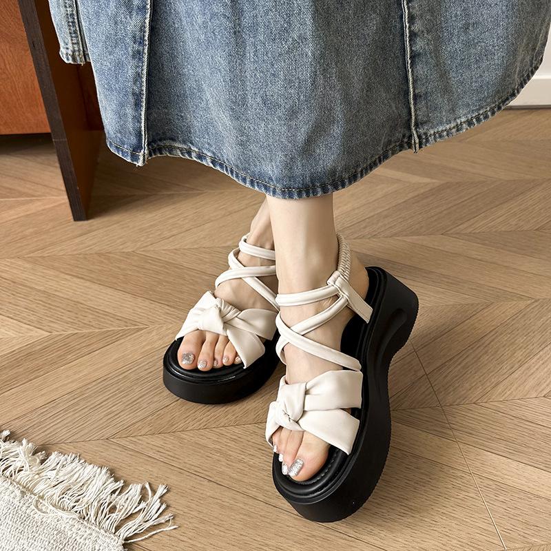 

Fairy wind thick-soled cool slippers female summer wear 2025 new French open-toed student bow with skirt sandals 35 бежевый