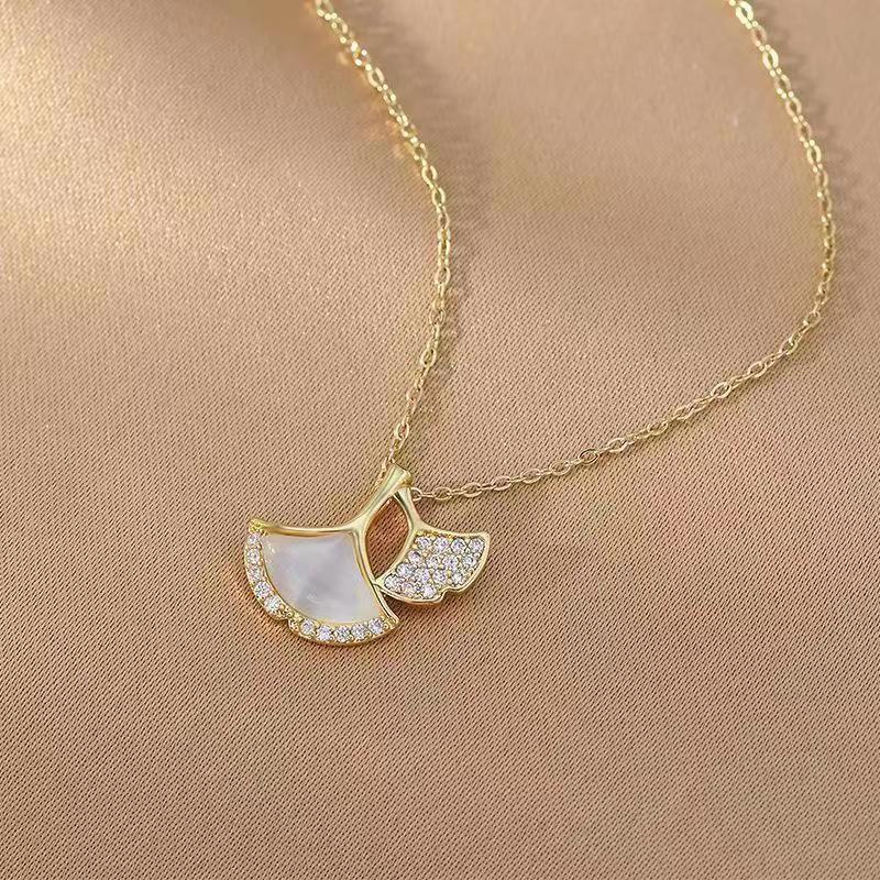 Elegant Copper-Plated Zirconia Ginkgo Leaf Necklace for Women - Versatile Light Luxury Accessory