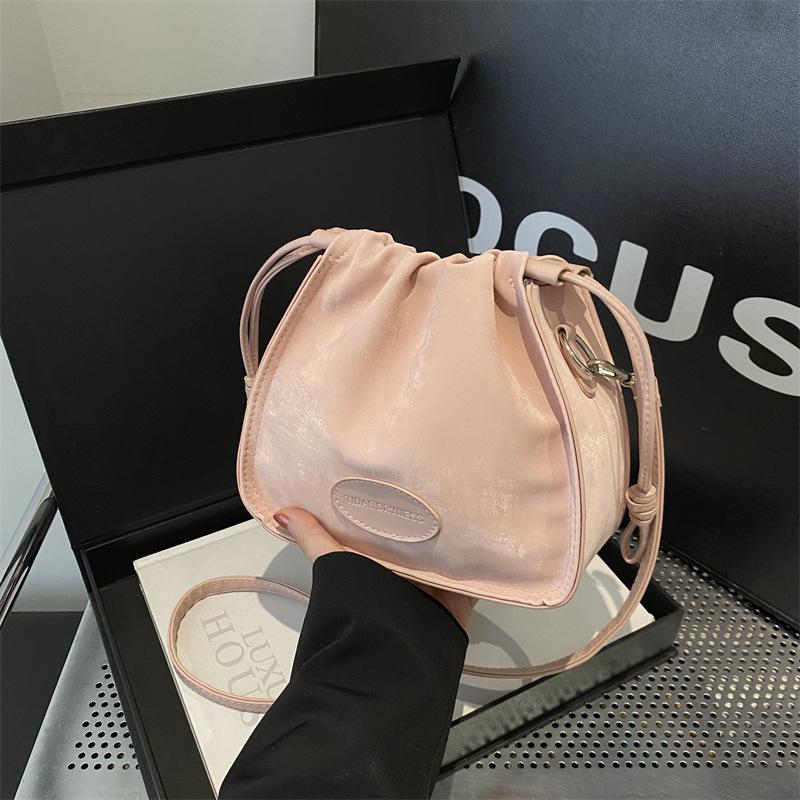Niche Fashion Trendy Bags for Women New Pleated Fashionable Small Square Bags Simple Casual Fashionable Shoulder Bags