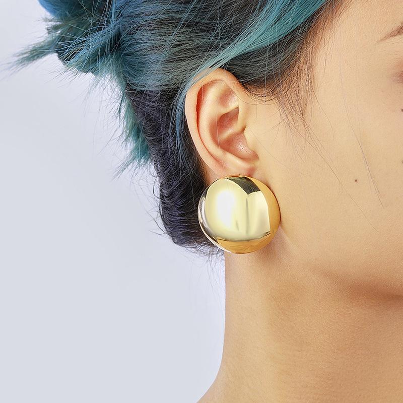 European and American jewelry ins niche design sense heavy industry metal stud earrings fashionable gold light luxury versatile earrings