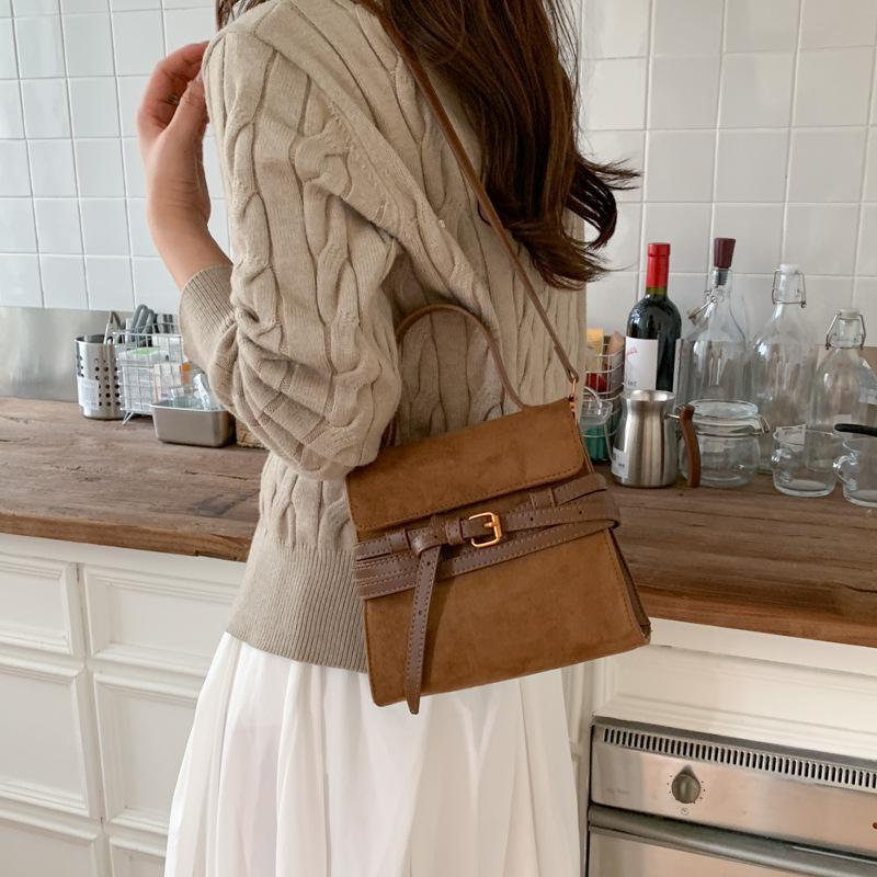 2025 New textured handbag, women's trendy fashion textured shoulder messenger bag, popular commuter small square bag